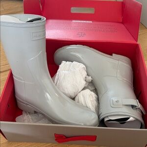 Hunter Gloss Short Rain Boots in Light Gray